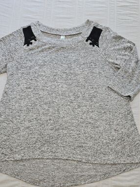 Per Seption Concept Marled Knit Top with Black Shoulder Detail Size Small